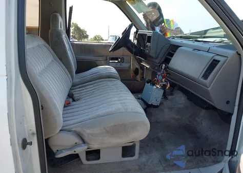 1992 Chevrolet Blazer K1500 из США, поврежденный, VIN 1GNEK18K9NJ309809